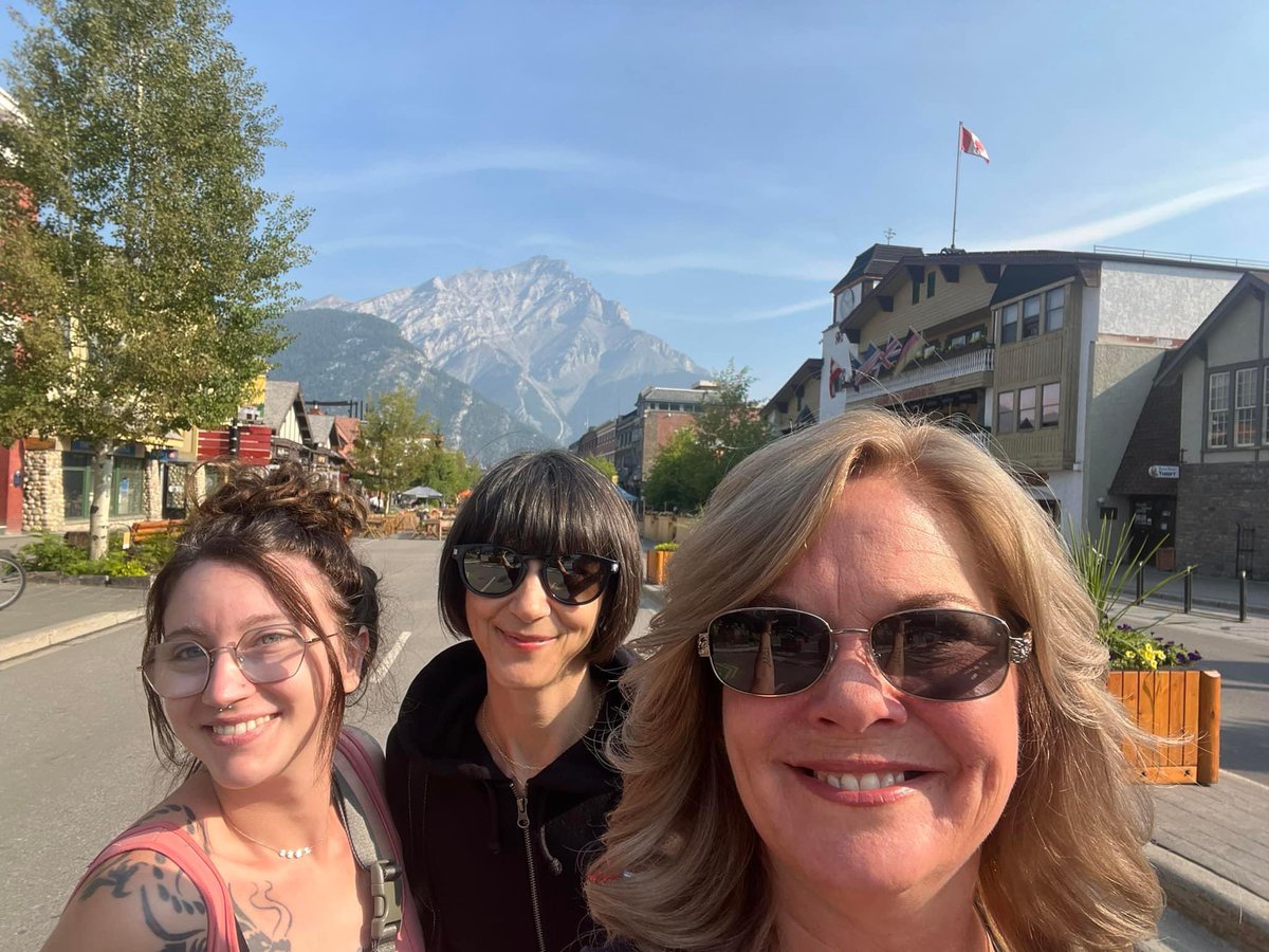 TWilsonOttawa's tweet photo. We’ve been from coast to coast, taken thousands of Canadian women to the range, produced 8 fundraising calendars, hosted hundreds of Ladies Range Days and this weekend we finish off the season at a cottage in the woods prepping the 2024 calendar for you!! 🇨🇦❤️ #CCFRWomensProgram https://t.co/XHT9PiuM8O