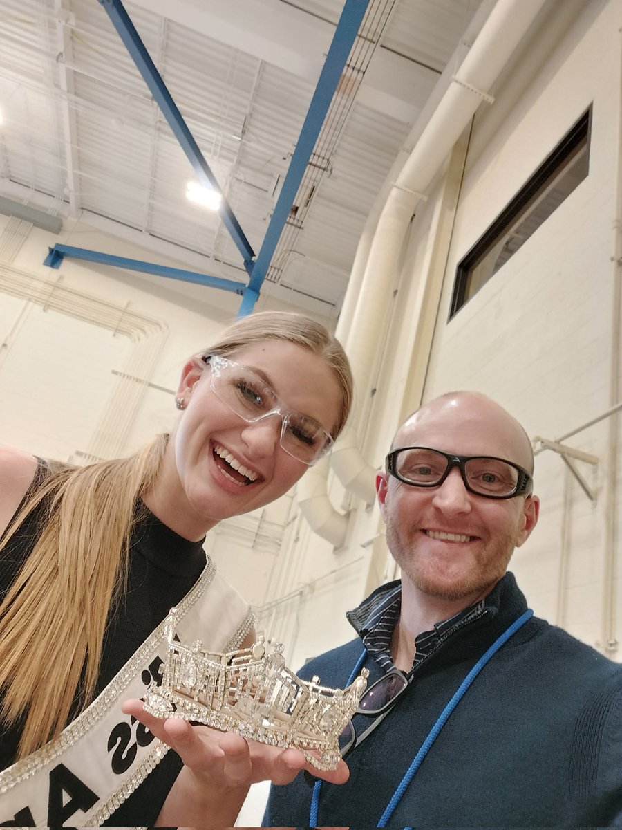 EnginerdYK's tweet photo. Gave Miss America a tour of my lab today. That was an unexpected visit.
#nuclearenergy #ftmfw https://t.co/IdF0vvHpRH