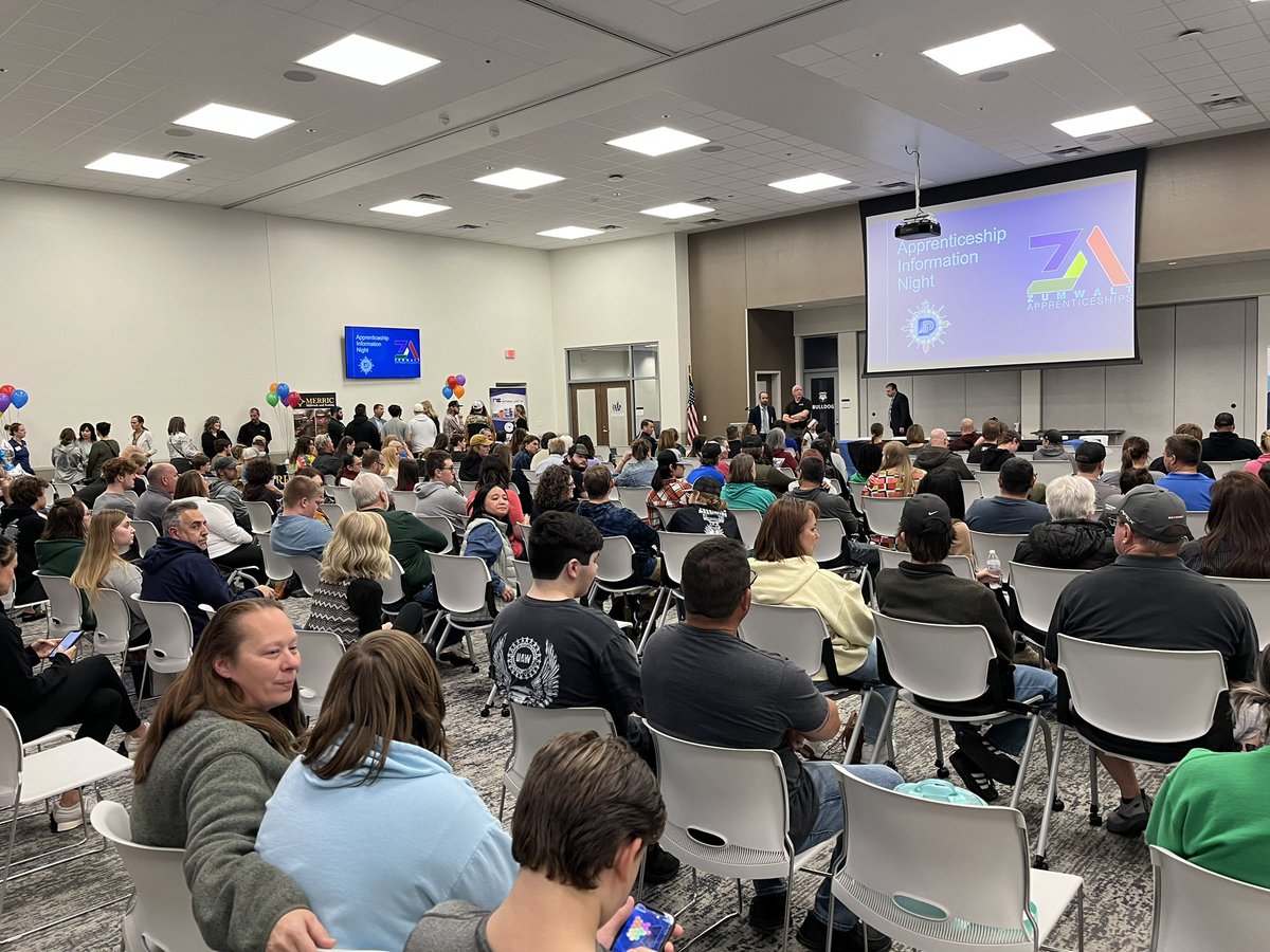 FZSDSUPT's tweet image. Very proud of Fort Zumwalt’s nationally recognized apprenticeship program and the benefits it provides to our students, partner employers and community! Tonight’s celebration was awesome. This program IS our mission in action. #FZequiptoexcel