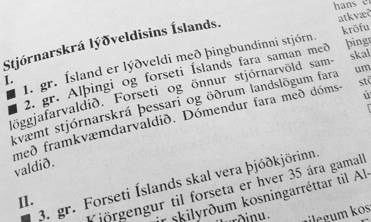 Fullyrðingar heyrast gjarnan úr röðum þeirra sem vilja skipta  lýðveldisstjórnarskránni út fyrir aðra þess efnis að um háværa kröfu  þjóðarinnar sé að ræða. Fátt ef eitthvað er þó til marks um það að svo  sé í raun. fullveldi.is/?p=23173