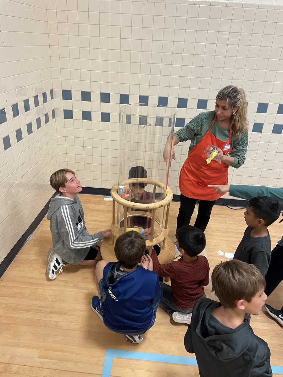 OaktonES_AP's tweet photo. Science Night @Oakton_ES is a hit!  Thank you  @OaktonESPTA for sponsoring the evening and thank you Children’s Science Center for bringing the activities.  Parents and students had amazing learning experiences! https://t.co/B2asHo8ZE2