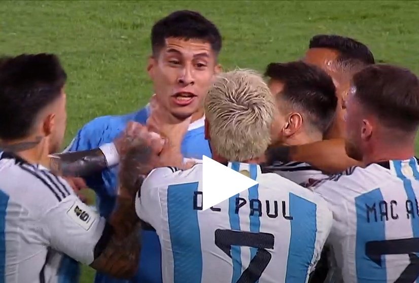 Lorenzo_CAP5's tweet photo. Era un uruguayo y lo echaban...Ah pero es un argentino y encima Messi y ni amarilla le sacan. https://t.co/WdO0jTY4FD
