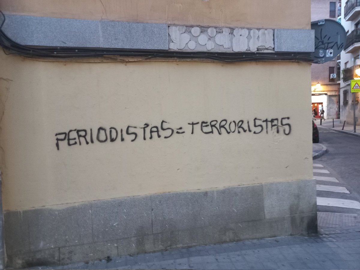 PrimarcaOmegon's tweet photo. @GregoriMarugan @navedelmisterio Hostia, tremendo lamebotas estás hecho, "periodista" tenías que ser. Hazte un poquito así en la boca, que tienes esmegma de Sánchez. https://t.co/F5swsfhmko