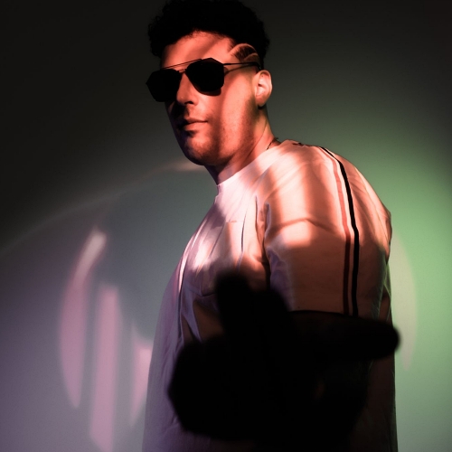 MusicNewsWeb's tweet image. Solarrio takes a nostalgic journey with new track 'Forever' - #Solarrio @Solarrio dlvr.it/Syx8Nm