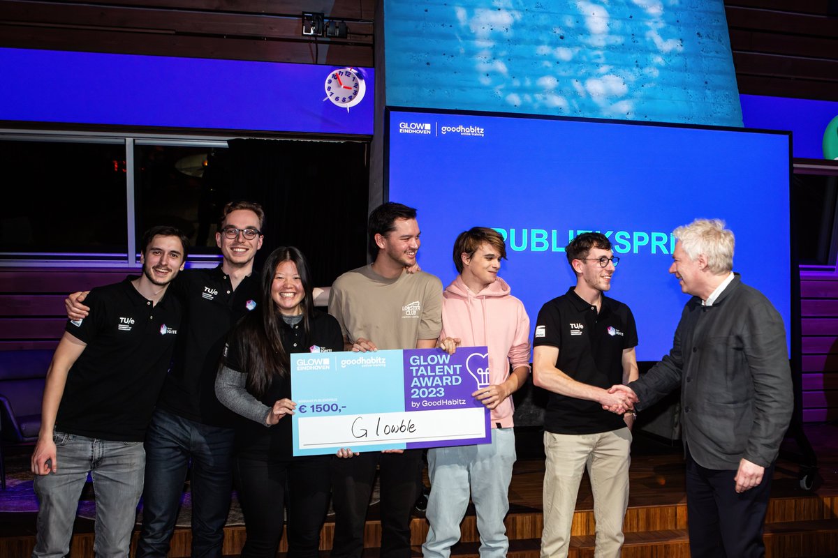 Dit zijn de winnaars van de GoodHabitz Talent Award 2023!
🏆 De vakjury prijs: Eye of the Storm door Team IGNITE. 
🏆De publieksprijs: GLOWBLE door Fontys Engineering. Zij krijgen een mooi geld bedrag voor het door ontwikkelen van hun lichtprojecten. #TalentAward #GLOW2023
