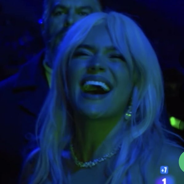 minajxbichota's tweet photo. Feid cantando le pido a dios, con luces verdes y rosadas, enfrente de karol g la mujer que inspiró esta canción, en los premios más importantes de la música, me parece precioso 🩷💚 #LatinGRAMMY https://t.co/y1EwJ9t5Yb