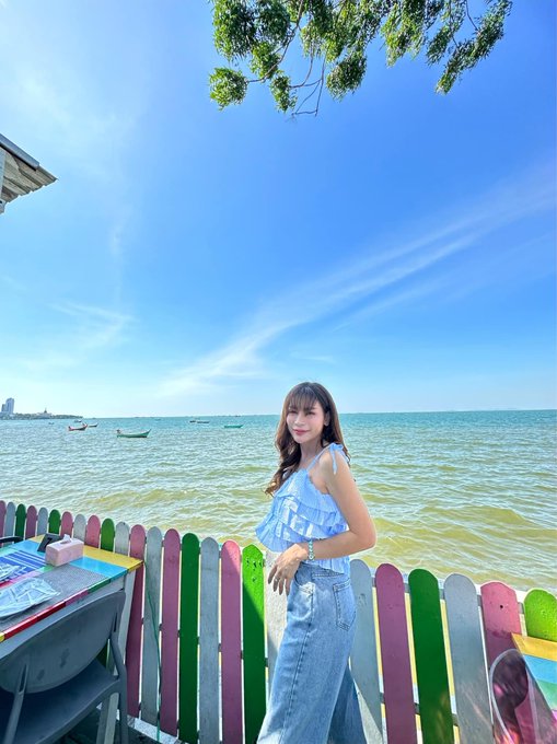 KGommels50872's tweet photo. เบื่อความร้อน ต้องการความรัก https://t.co/t9FEjvMSwL