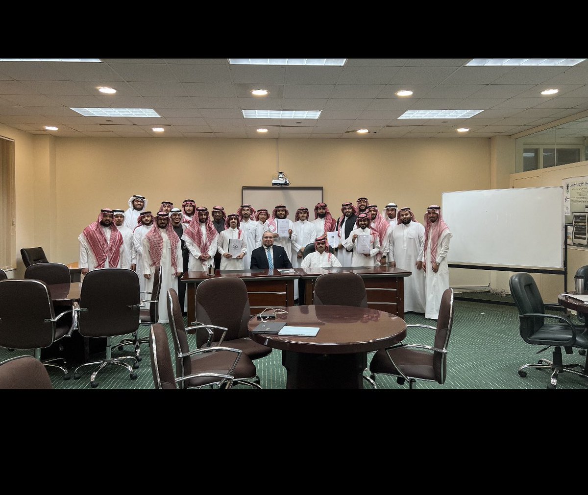 Aseel_M30's tweet photo. الحمدلله 🤍🎓 https://t.co/m3wQPhT7Vr