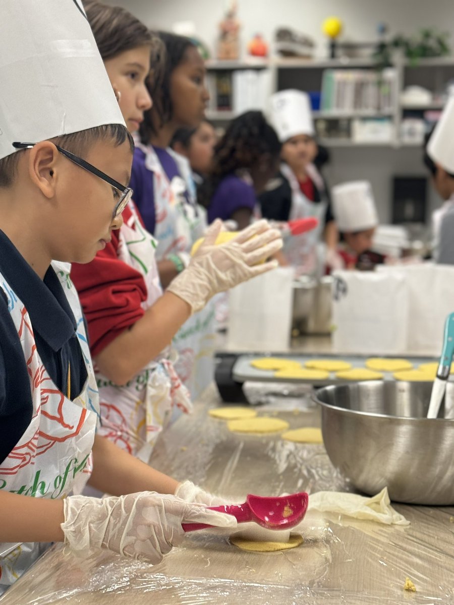 Miller Int Children Interacting After School tweet media