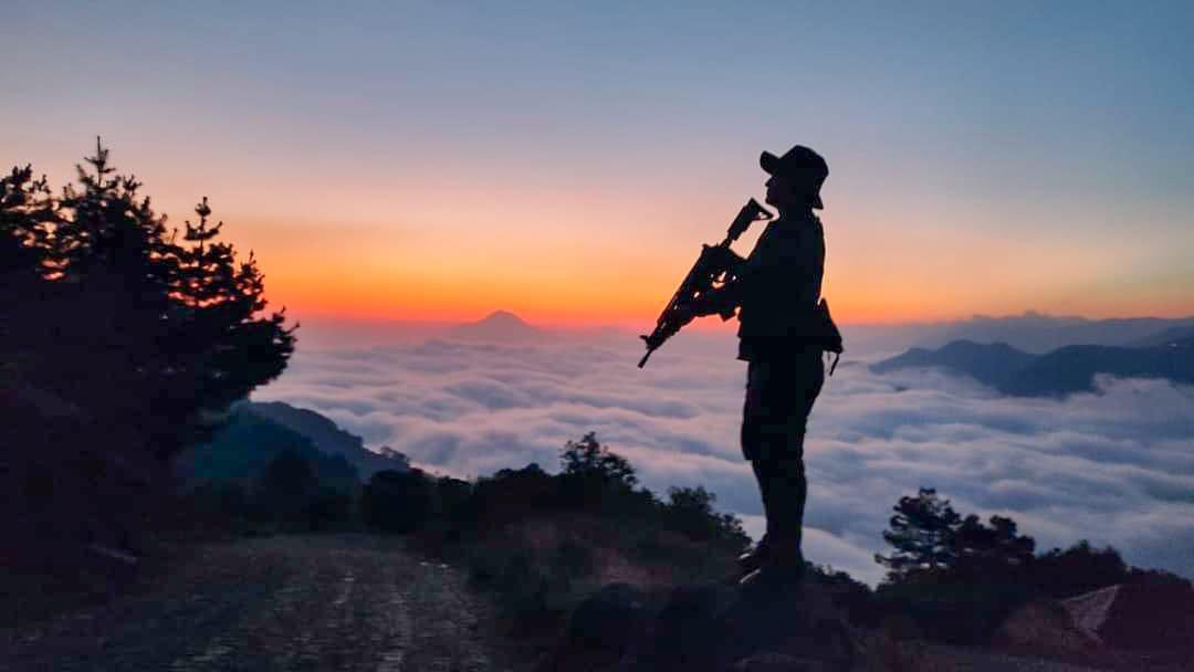 ¡Buenas noches Guatemala! 🇬🇹

Soldados de la Brigada de Operaciones para Montaña del #EjércitoGT velan por ti.