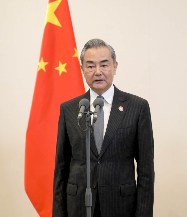 SpoxCHNinUS's tweet photo. On Nov. 15, FM Wang Yi spoke to the press about the summit meeting between Chinese and U.S. Presidents in #SanFrancisco. Wang said that the two presidents had a very good, comprehensive and in-depth meeting at the #Filoli Estate. This meeting can be characterized as strategic, historic and a meeting which provided stewardship. The two sides embraced a future-oriented San Francisco vision, and pointed the way and drawn a blueprint for the sound, steady and sustained growth of China-U.S. relations.