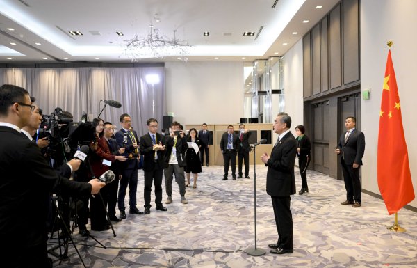 SpoxCHNinUS's tweet photo. On Nov. 15, FM Wang Yi spoke to the press about the summit meeting between Chinese and U.S. Presidents in #SanFrancisco. Wang said that the two presidents had a very good, comprehensive and in-depth meeting at the #Filoli Estate. This meeting can be characterized as strategic, historic and a meeting which provided stewardship. The two sides embraced a future-oriented San Francisco vision, and pointed the way and drawn a blueprint for the sound, steady and sustained growth of China-U.S. relations.