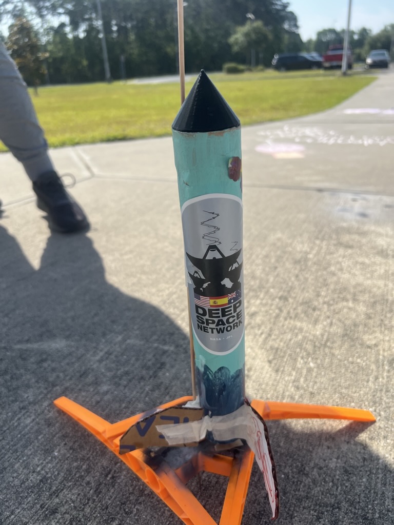 DenisecWright's tweet image. A3) Some creative ways I have used movies in the classroom is when launching rockets #OctoberSky is inspirational/ sets the tone, When teaching about #geologictime the movie #IceAge is always fun to talk about the environment and animal behavior. #EinsteinFellows23 @AEF_Program