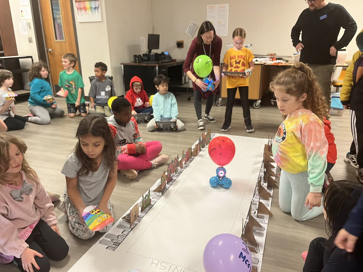 Balloons Over Broadway was a sight to see today as 2nd graders coded robots to make their way down the streets of New York and laser cut buildings. #NaturallyGlobal #STEM @MCCSC_EDU #ILoveMCCSC