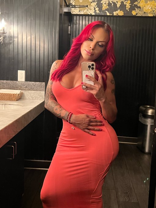 🍑 or 🍒? https://t.co/vRCJWVhb84