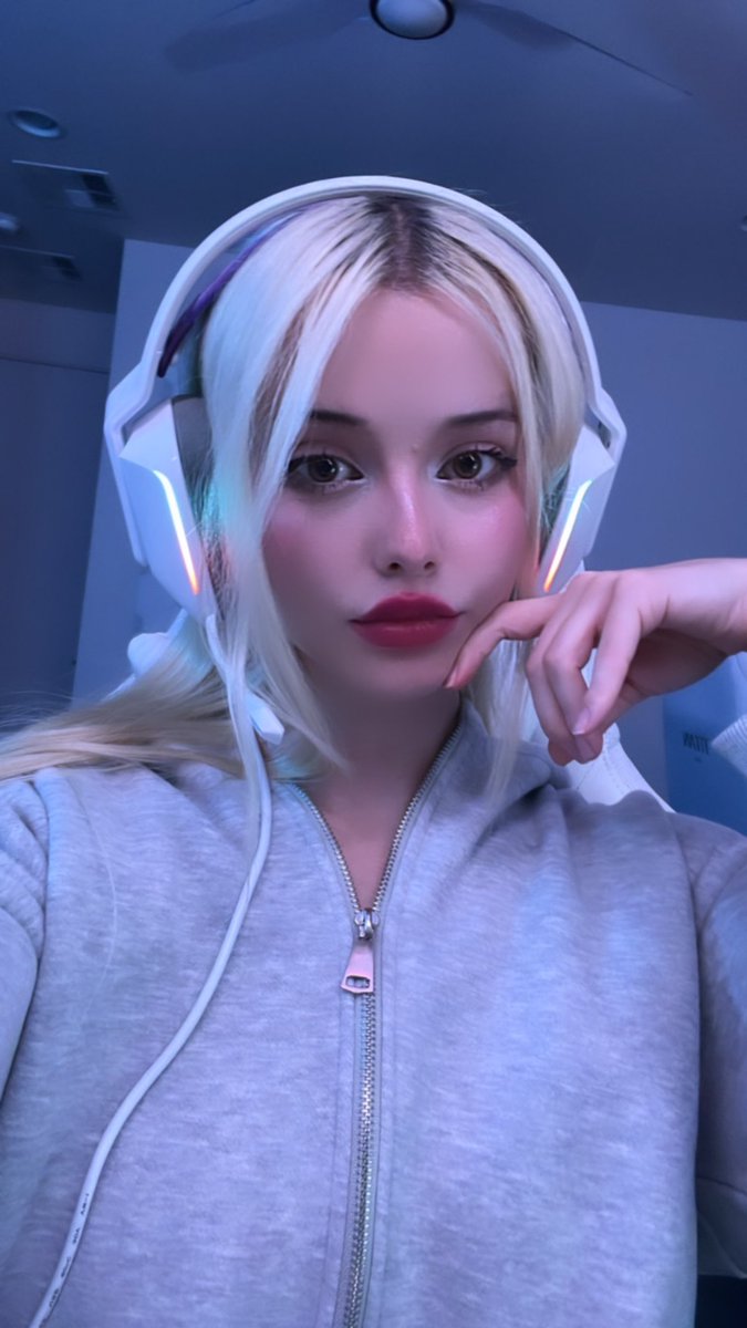 Streaming with the @DigitalxKittens 💕

https://t.co/ZXZjPZNoB7 https://t.co/F51Bx7KBKT