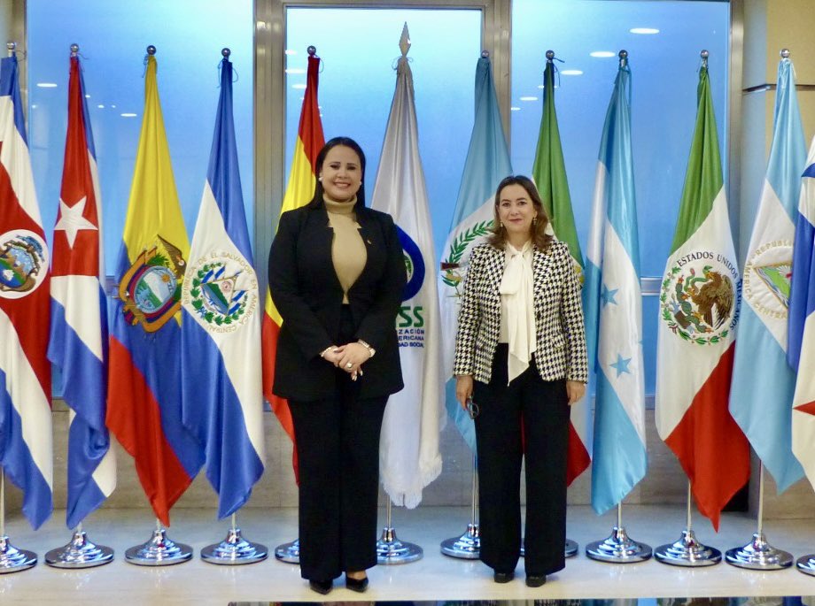 OissSec's tweet photo. SG @ginariano recibe a ministra de Trabajo de #Honduras, Sarahi Cerna, acompañada de embajador @hondurasnespana Marlon Antonio Brevé Reyes.
Temas del encuentro✅ Convenio Multilateral Iberoamericano de Seguridad Social #CMISS ✅#EISST ✅#AportesOiss ✅#ProgramasOiss https://t.co/BvLvhTKBtC