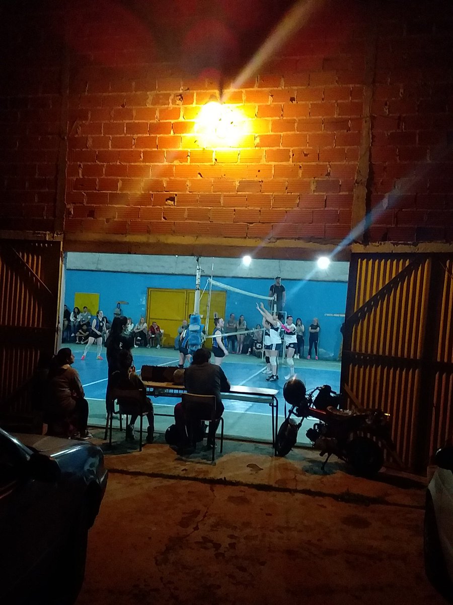 AzulGimnasia's tweet photo. GIMNASIA VÓLEY 🏐
Estamos en Los Hornos acompañando a las Lobas regionales, que dirige Marcela Re, en la primera final del Torneo Femenino 2023 de LIVOP, frente a Olimpia.
1° Set:
Olimpia 13 Gimnasia 25
#CGE #GELP #Gimnasia #LIVOP #VÓLEY #VOLEYFEMENINO #Vóley https://t.co/TvnWZRJVhN