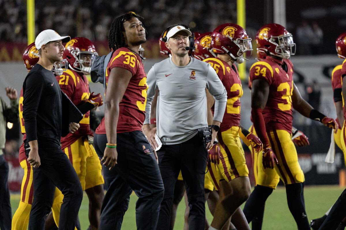 Bigmal234's tweet photo. i’m blessed to receive an offer from USC 🙏🏿🙏🏿🙏🏿 https://t.co/cCF2lHD30A