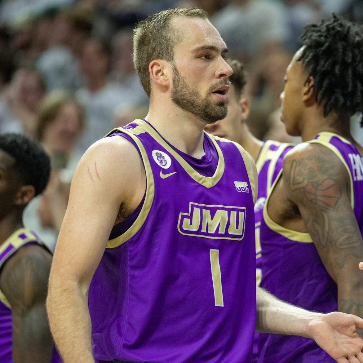 🏀 Listen to my conversation with JMU senior Noah Freidel as we talk about his journey from South Dakota State to JMU & how he's in a great place mentally to close out his college career. #24 Dukes vs. Radford tonight. 🔊 on.soundcloud.com/f98m2 @JMUMBasketball | @Noah_Freidel