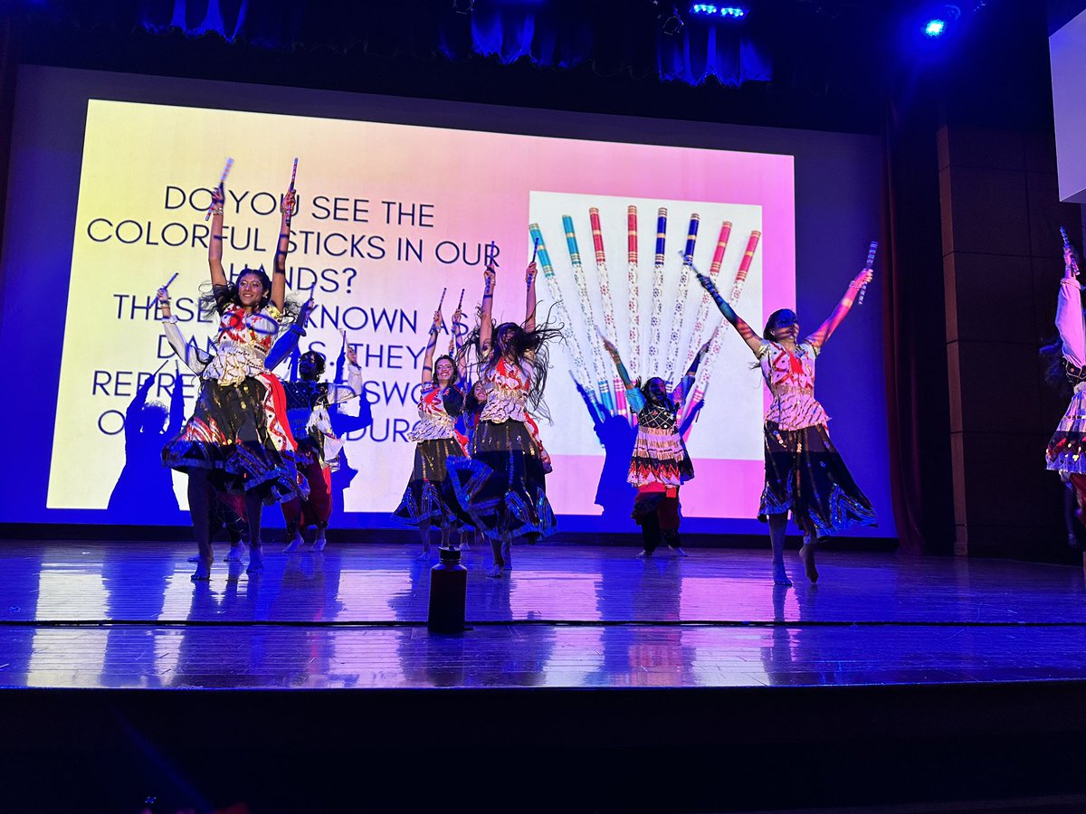 GeoffMoJo's tweet photo. Representing @UHValentiSchool judging this year’s Cultural Explosion competition. Loving it! https://t.co/A9WDMFi9yR
