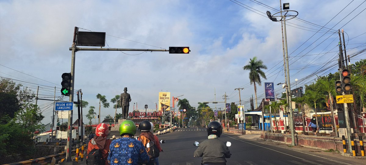 Yuk semangat kerja, biar kerjaan tetangga ngitungin gaji kita makin seser 😁🥹🥳