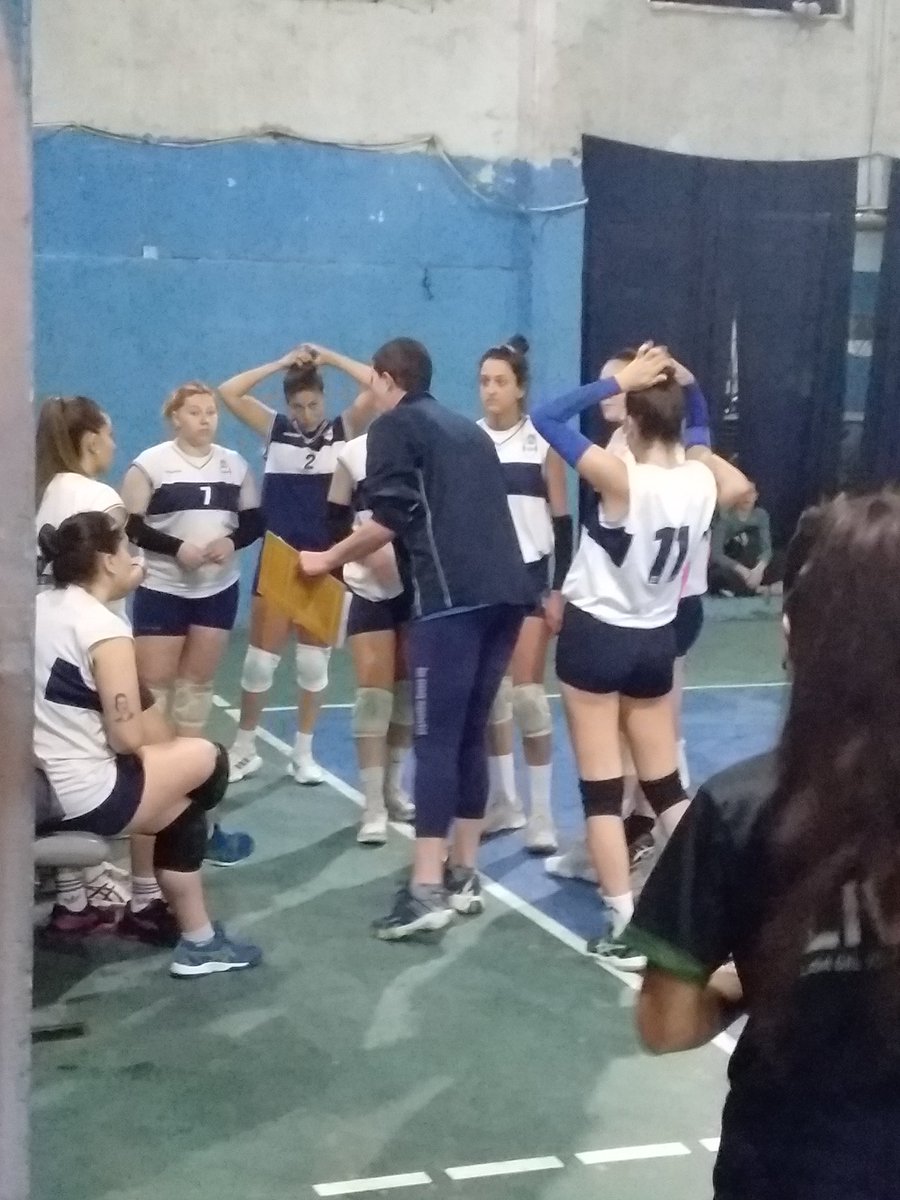 AzulGimnasia's tweet photo. GIMNASIA VÓLEY 🏐
Estamos en Los Hornos acompañando a las Lobas regionales, que dirige Marcela Re, en la primera final del Torneo Femenino 2023 de LIVOP, frente a Olimpia.
1° Set:
Olimpia 13 Gimnasia 25
#CGE #GELP #Gimnasia #LIVOP #VÓLEY #VOLEYFEMENINO #Vóley https://t.co/TvnWZRJVhN