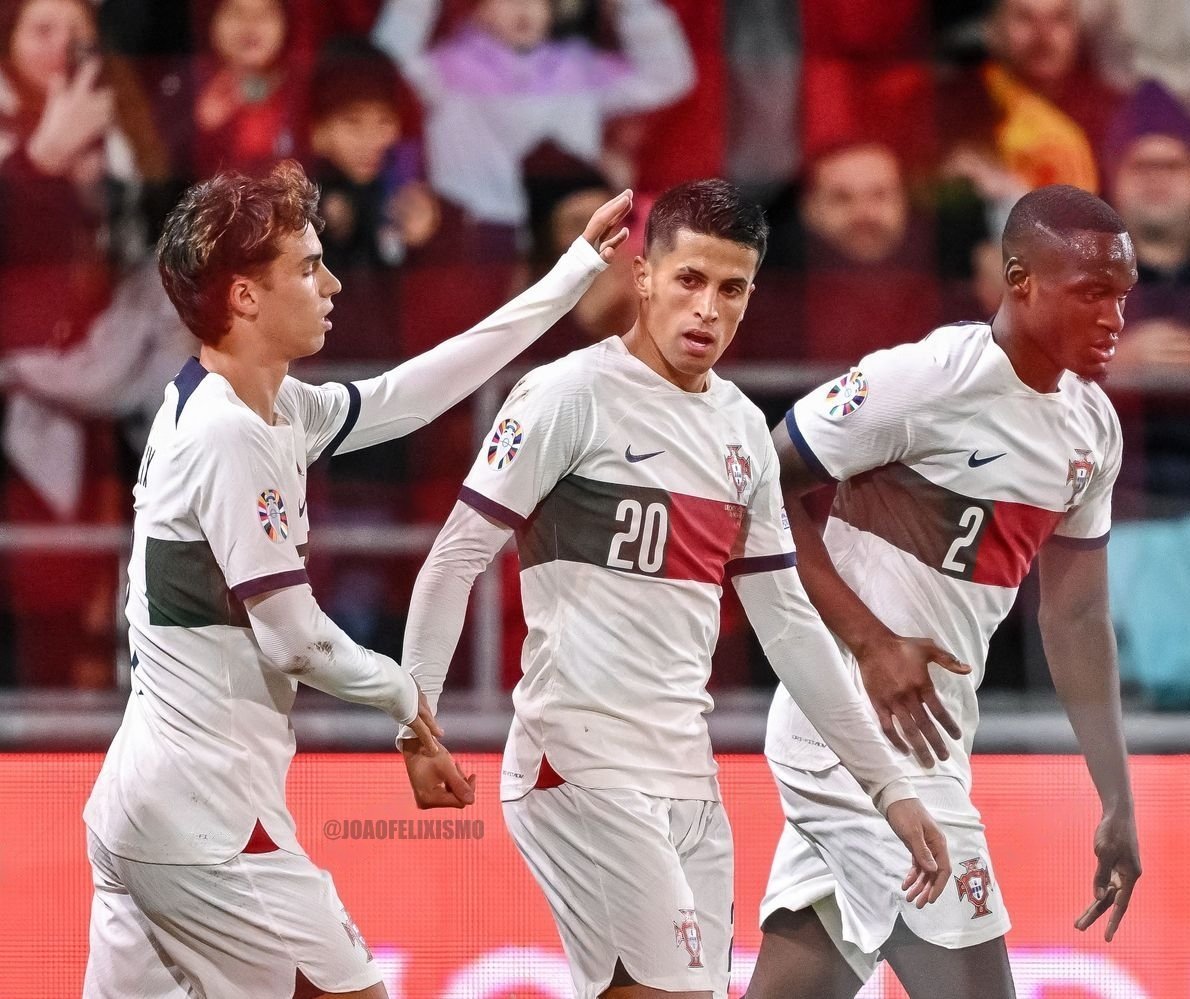 triple9forever's tweet photo. ๐ธ๐ Joรฃo Fรฉlix & Cancelo CELEBRANDO el GOL ๐๐ป๐ฅ๐โค๏ธ
& toti gomes ๐๐ช๐ป #VesteABandeira ๐ต๐น #EURO2024 ๐ต๐น #LIEPOR https://t.co/GrshFTfXe2