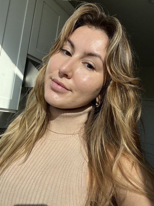 Documenting how good my skin looked today 🤭 https://t.co/fzxlvchvew