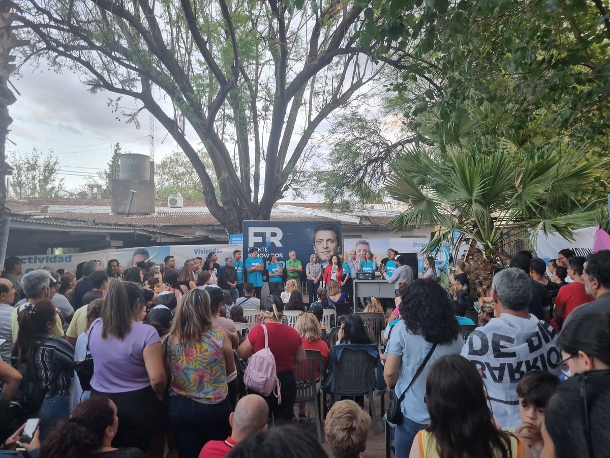 terelunalarioja's tweet photo. A horas de una elección trascendental para LR, la Región y Argentina, junto a Compañerxs @NorteGrandeLR y organizaciones sociales acompañamos el emotivo cierre del @FrenteRenovador   Vamos con fuerza y este #19N #MassaPresidente Gracias x la invitación!! @IsmaelBordagar1 https://t.co/SRHME0xrcl