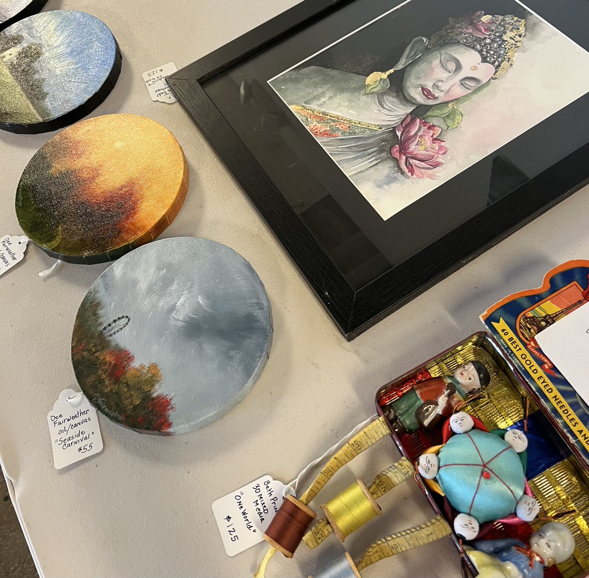 Summit_Artspace's tweet photo. Friday, a new Holiday show opens in #resident organization #AristsofRubberCity’s #theBOXGallery! 🔲
Come #shop the 31 artists’ "Smallish Works" in the show during #SummitArtspace public hours (Fridays 12-7 p.m. & Saturdays 11 a.m.-5 p.m.) and during #ArtistsSunday on Nov. 26! https://t.co/fMpmMWimNw
