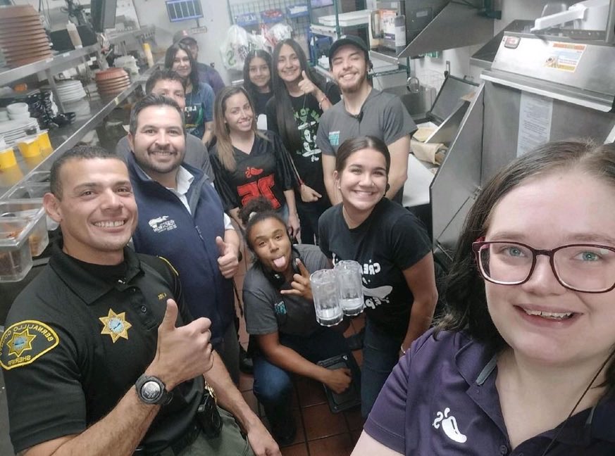 Las Estancias Chilis having a successful night supporting Tip-A-Cop and Special Olympics! #chilis #chilislove @JBarraza6 @JeffHoldcraft @train3rgirl @TobyBarela