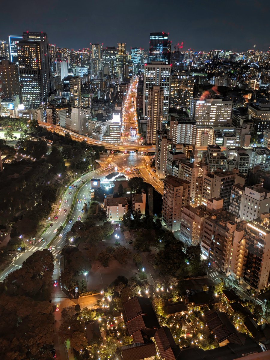 CocoroTourist's tweet photo. この夜景が、どの場所か、分かる方がいるのならば、それは凄いこと、でございます。 https://t.co/8z2fAbPzzF