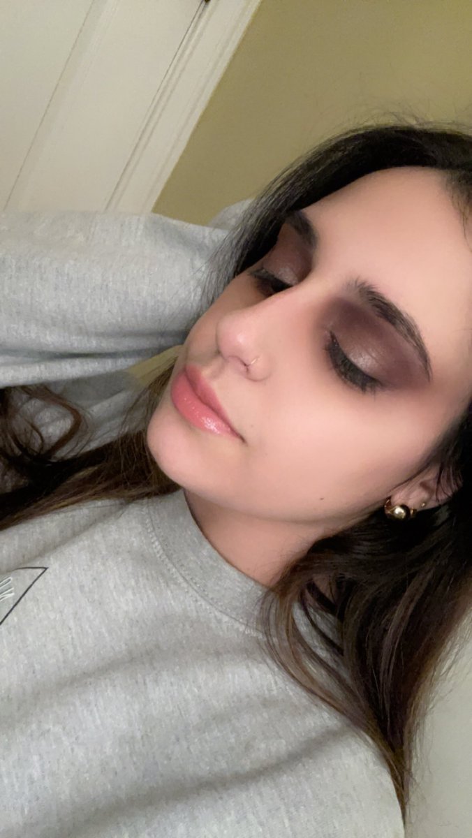 eternalockets's tweet photo. 2 years of @rembeauty 💜💿 #missionmonday #remflightcrew #flightcrewfriday #rembeauty https://t.co/LlC1S1hZMx