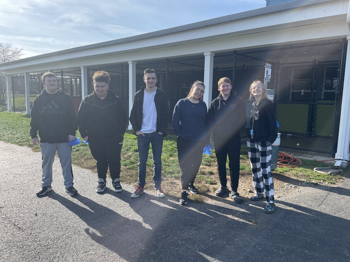 MFitzTeach's tweet image. It’s always a good day when you get to play with dogs! Today I took some of my #ToolsforChange students to Helping Hounds as part of our service learning project. Students learned about the rescue, walked some dogs, and helped socialize some puppies. What a great day! #ilovemyjob