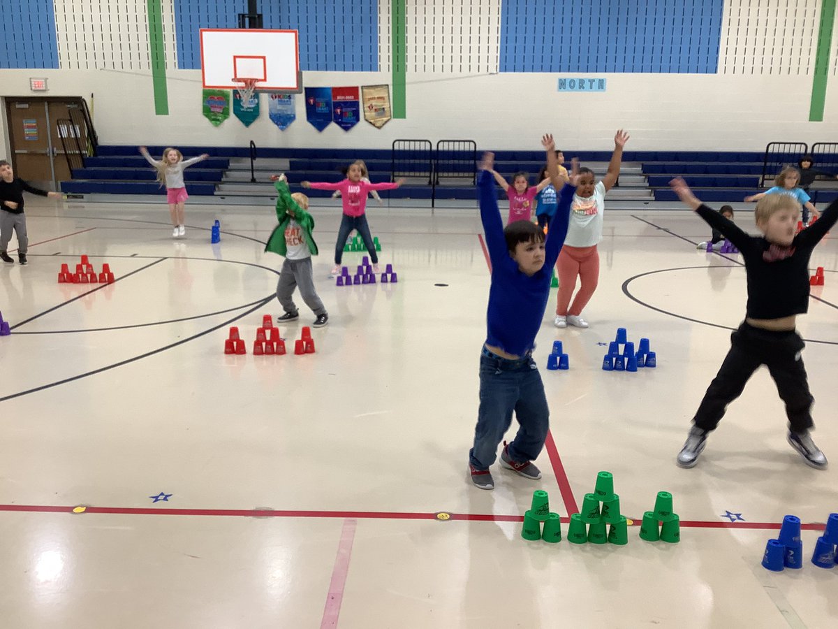 pe_wces's tweet photo. Day #3 We had JUMBO fun! @emsisdathletics @EMSISD @SpeedStacksInc @WCEWolverines Create your own tower, follow along with @kellidsmith and some fun competition stacks. #worldrecord #pelife #bestjobever https://t.co/0tl02QaVcP