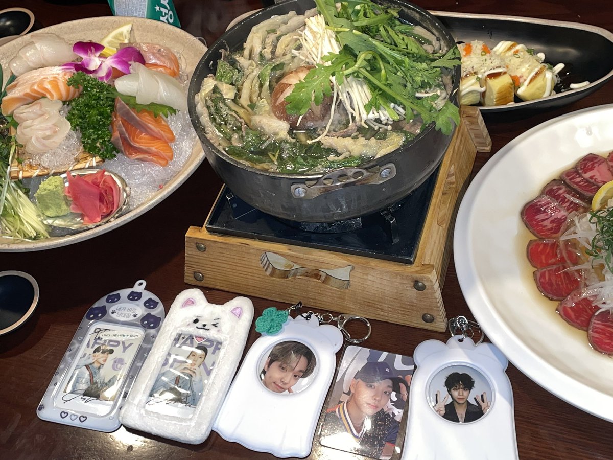 shzzangfan's tweet photo. 수현say 엠제트술(a.k.a 찐따술)먹는 고나를 제일 사랑하는 평.스.티들과 ㅎㅎ🖤 
#GHOST9 #고스트나인 
#ARCADE_HERE 
#고나야_나_여기있다
#수현아_까미_여기있다
#여기가_맛집이신 
#준형아_맛집_여기야 
#진우야_보여주고싶은_음식이_참많아
#강성아_이게_맛있강성 https://t.co/q2dsCVW0zA