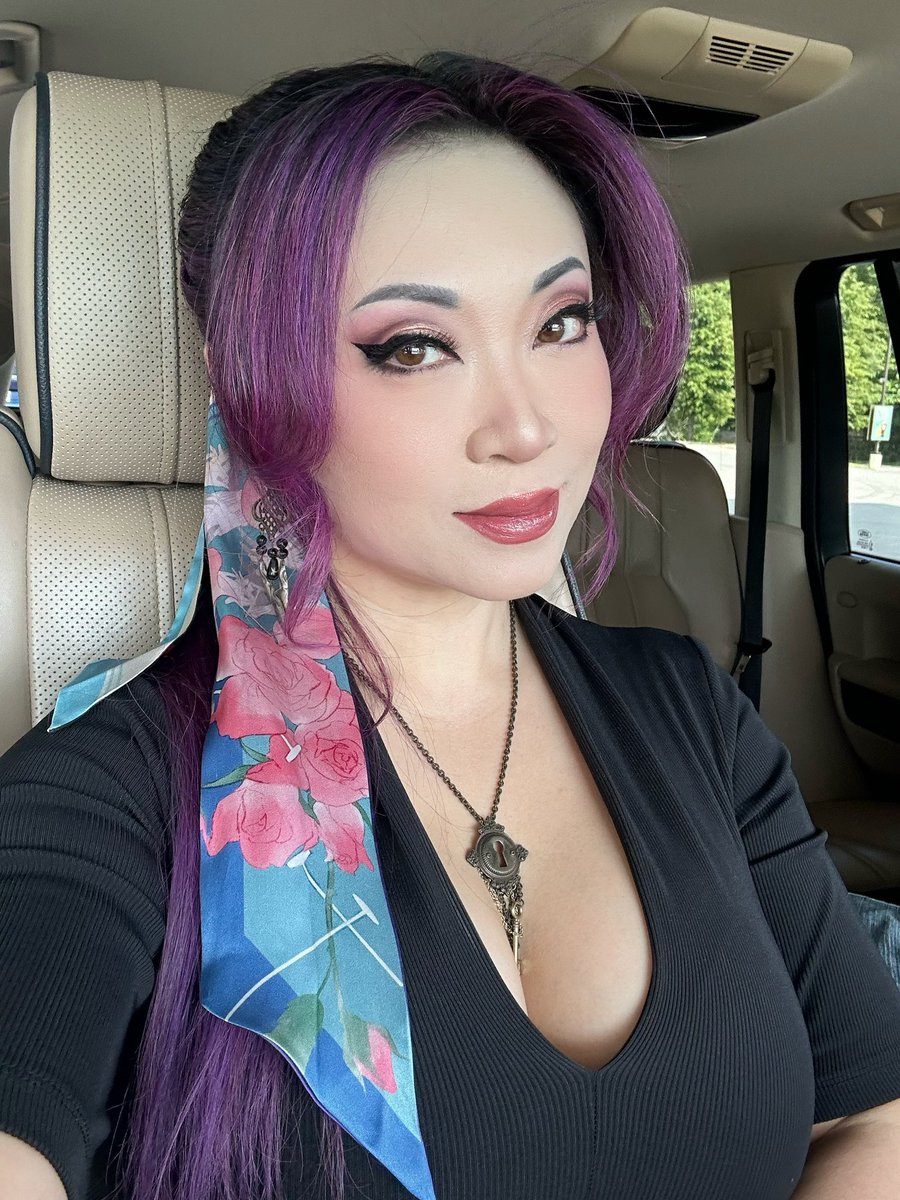 TheChineseWaifu's tweet photo. Naomi Zhang (Tanahashi)
43 años
China-Americana
Cosplayer, Modelo y Empresaria
Casada
Madre de dos lindas gemelas
Amante del anime y los videojuegos

Esposo
@Strong_KrWolf 

#FakeRol #SelectiveSexRol https://t.co/ugIaB5zqCI