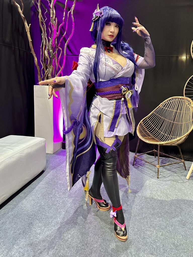 TheChineseWaifu's tweet photo. Naomi Zhang (Tanahashi)
43 años
China-Americana
Cosplayer, Modelo y Empresaria
Casada
Madre de dos lindas gemelas
Amante del anime y los videojuegos

Esposo
@Strong_KrWolf 

#FakeRol #SelectiveSexRol https://t.co/ugIaB5zqCI