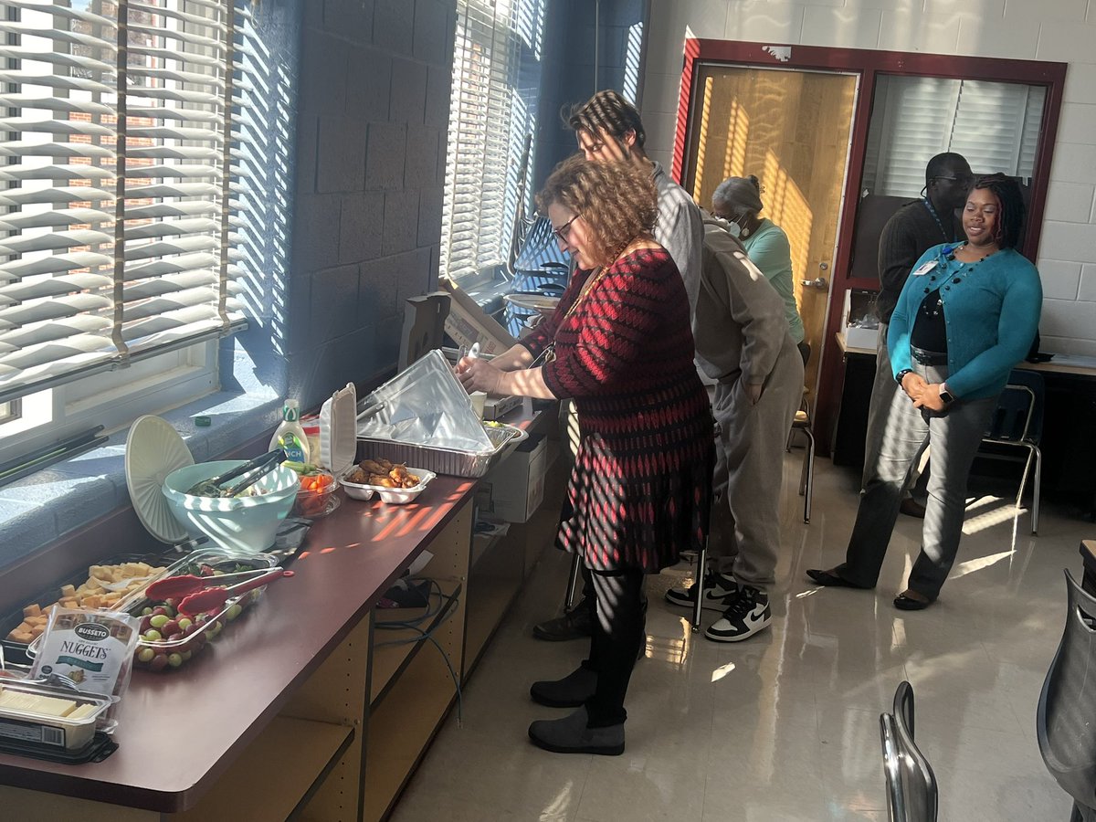 Tashia_Tillett's tweet photo. Friendsgiving 2023! Art, Business, Computer Science, Music, Engineering, CCRD, Video Productions, and TechEd.
These teachers work so hard every day during classes and lunch with students. I am thankful that they took time today for good ole fellowship. #pbhs @SammyHuh @PBHS_TECH https://t.co/xoatcnblzw