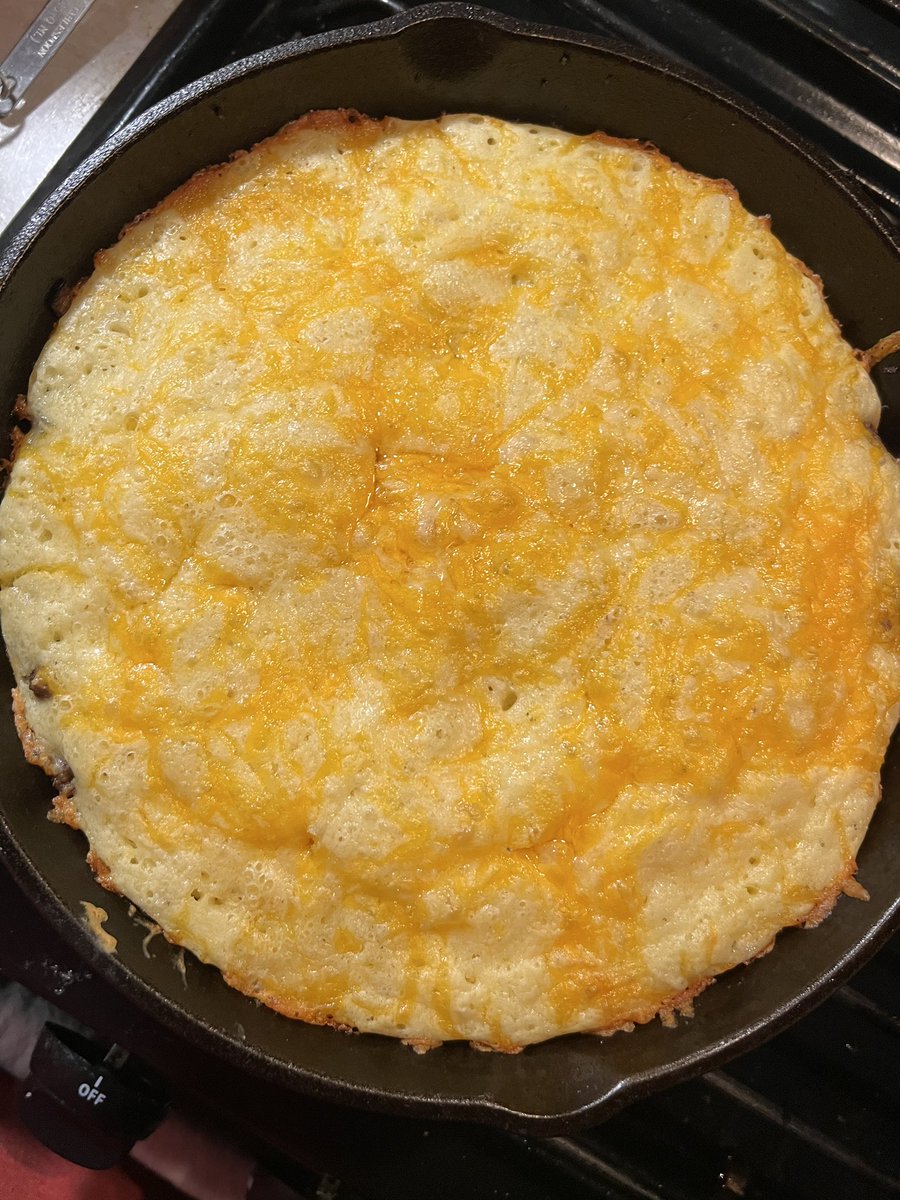 Gnomadiclife's tweet photo. Cheeseburger pie with pickles and fry sauce cooked in cast iron. Recipe from @thepioneerwoman #rvcooking #rvlife #Foodie https://t.co/sky2ATh3RT
