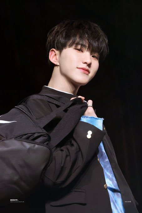 #새싹은_아침이슬_마시는중

오랜만에 아침인사 드리네요🙋‍♀️
바쁜 현생을 보내면서 덕질까지 해본 적이 없어서 어려움을 겪는 요즘입니다..!🥲
그치만 여기저기 뜨는 호시 사진을 보면 매번 반하곤 해요..🫶🏻 완전 선배미 뿜뿜🐯
오늘 하루 모두 행복하게 보내셨으면 좋겠어요🍀