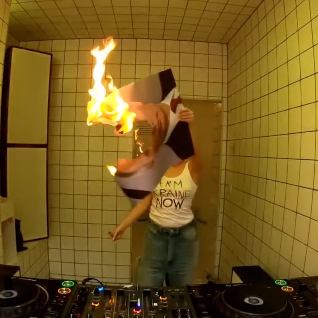 jennineak's tweet photo. HÖR Berlin, a DJ platform in a converted bathroom, has been stopping artists showing support for the liberation of Palestine. They’ve said they don’t allow ‘controversial’ symbols, only ‘peaceful’ ones. It’s clear that the exception here is Palestine: https://t.co/tXfAxty8iQ