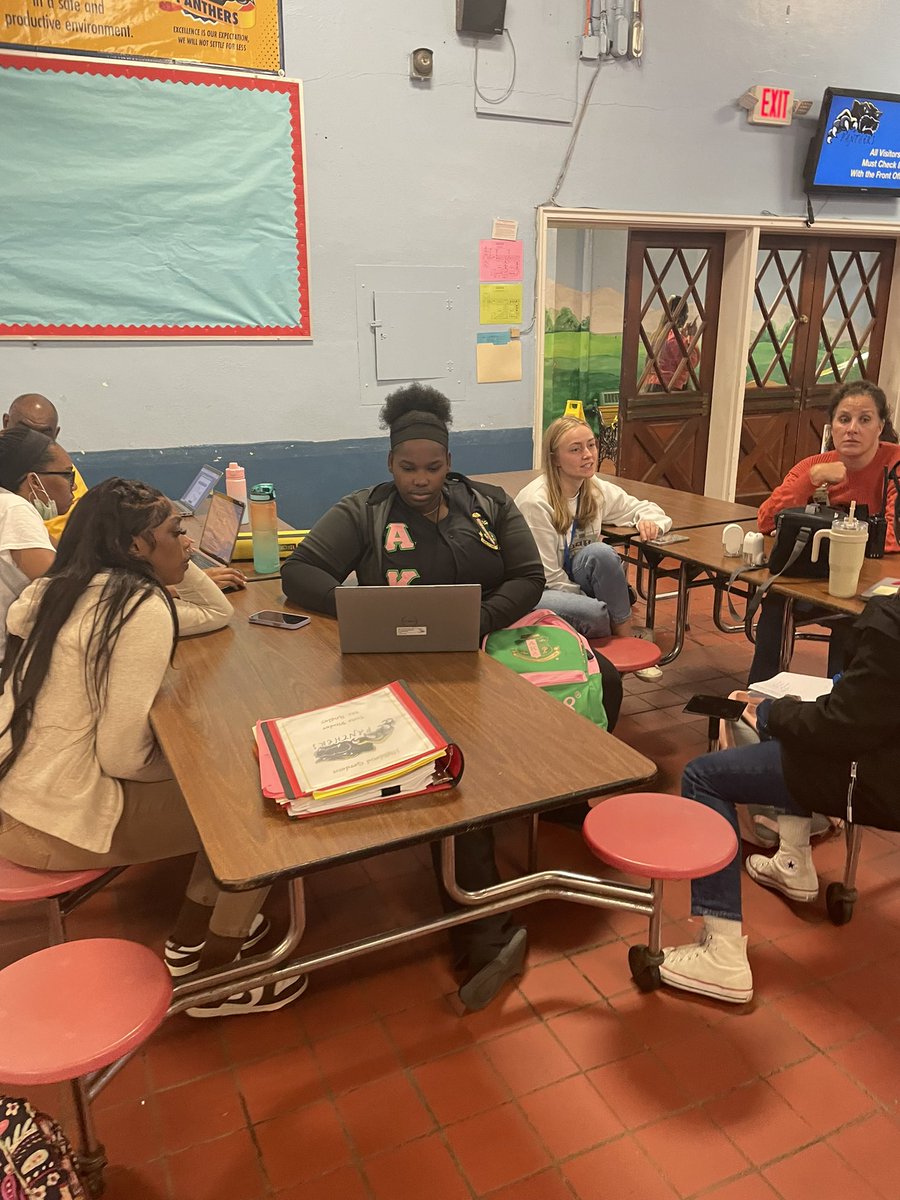 HGESchool's tweet photo. Wednesday’s Staff Meeting= Turnaround Collaboration
#TheresMoreWithMPS
#TeamingUpForExcellence
#Operation73
@QuantinaSides @MPSAL @SuptMJBrown https://t.co/LWVXZJwuxv