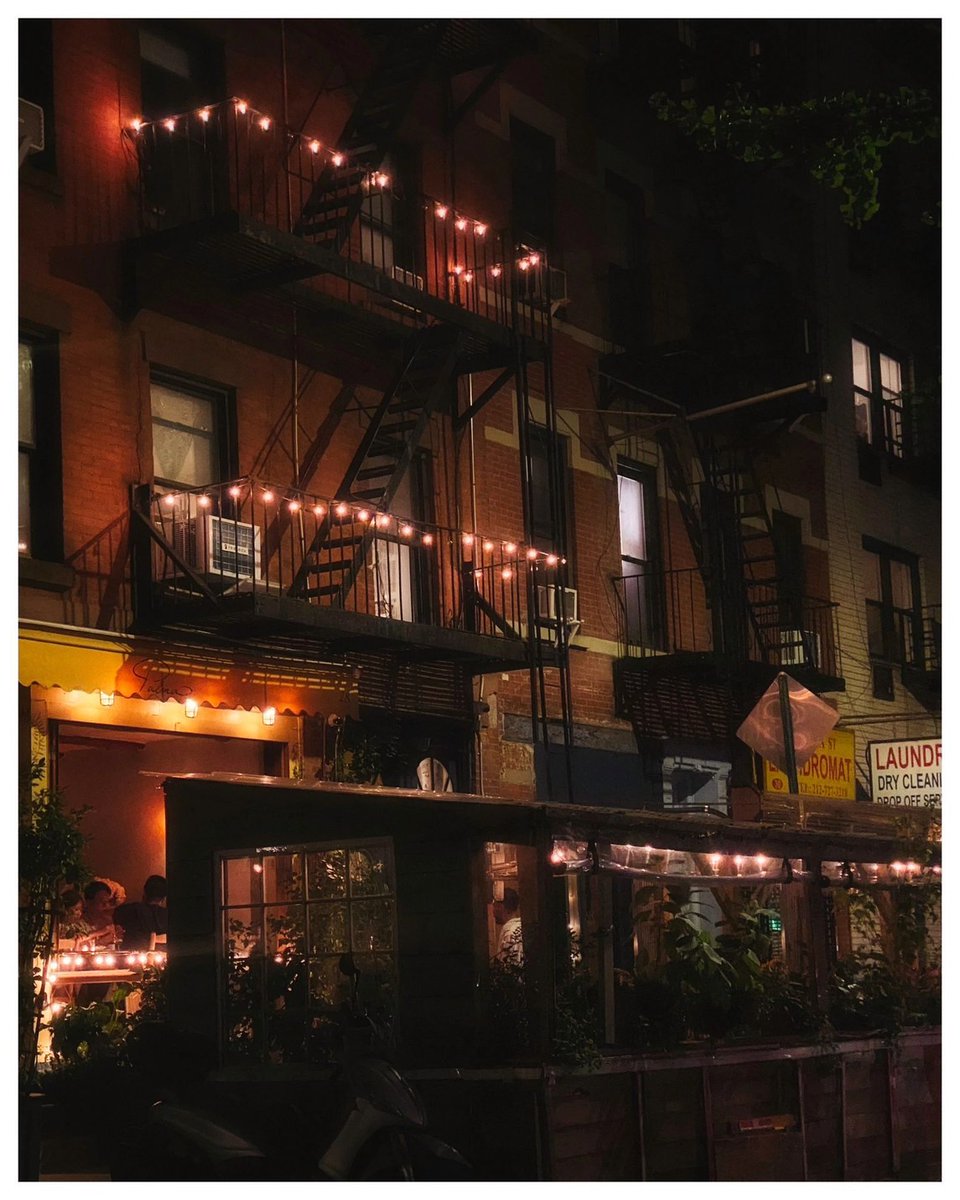 arrapot18's tweet image. Embarrassing nighttime image quality, accidentally shooting a film style in New York #New York, USA #skyline