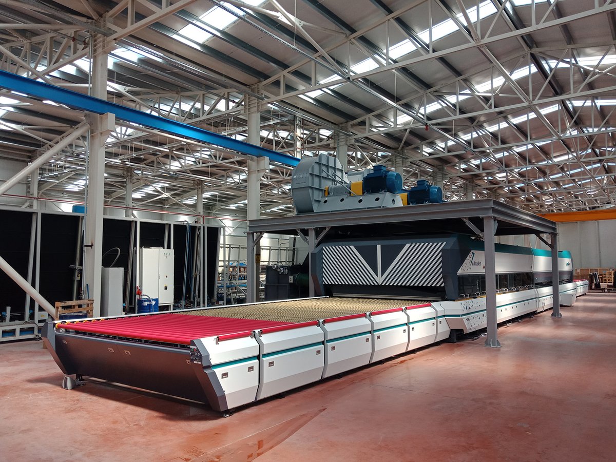 LandGlass's tweet image. #LandGlass #glasstemperingmachinery #glassprocessing #glasstemperingfurnace #temperingmachine
Customer from Turkey chooses LandGLass New Generation UltraJet™ Series Flat Glass Tempering Furnace which is designed for flat tempered glass with both quality and capacity guaranteed.