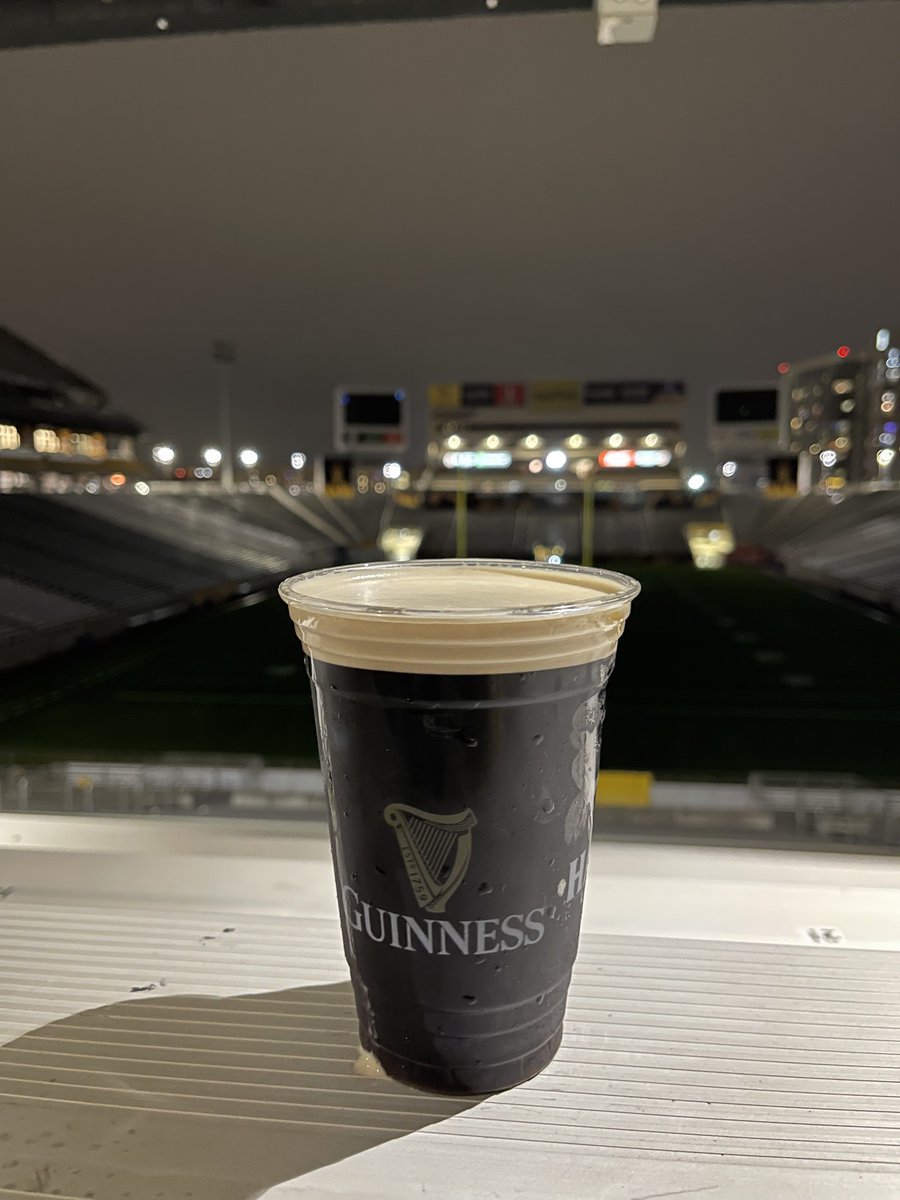 andrewtaylor09's tweet photo. Whenβs the last time they served Guinness at Sun Devil Stadium @DougTammaro? ππ±ππ» #GoDevils #ForksUp #PT42 #PintsForPat https://t.co/JH5SKEHZOz