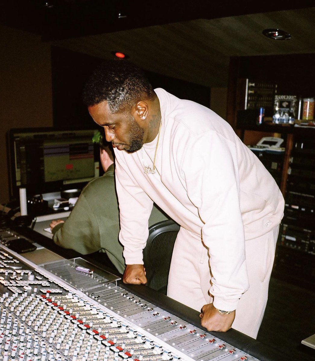 creauxxxxxx's tweet photo. grammy nominated for my work on the love album 💿 https://t.co/JtdKknlnQ7