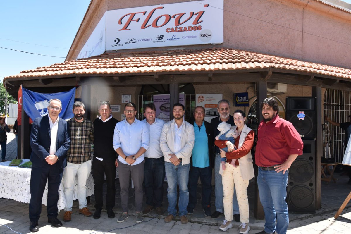 En un nuevo aniversario de Progreso hicimos entrega de un reconocimiento al Club Atlético Progreso en sus 100 años y, junto a la Comisión de Patrimonio, inauguramos una nueva #HuellaPatrimonial en el Antiguo Almacén Toriño que se suma al circuito de la ciudad. 

#152AñosProgreso