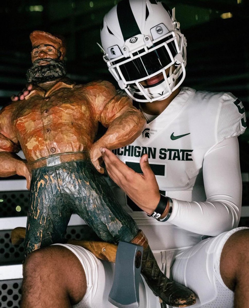 CFBReport's tweet photo. Former 5 star QB Dante Moore is a name to watch with UCLA "likely" to move on from Chip Kelly.

"Dante had an interesting situation even before these recent developments with Chip," according to @mzenitz 

“One thing I can say very confidently right now is that there are definitely some staffs around the country that are keeping eye on that situation with Dante specifically…”

Dante Moore was the #3 QB in the 2023 Class & the #1 player from Michigan